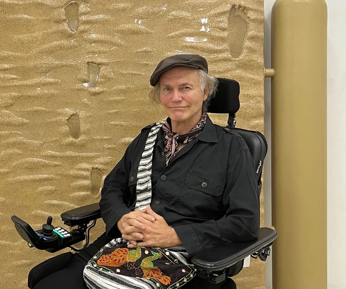 Ashley Bickerton, Indefinable Artist Who Lampooned Consumerism with Passion, Dies at 63